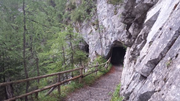 Tunely cestou dolů