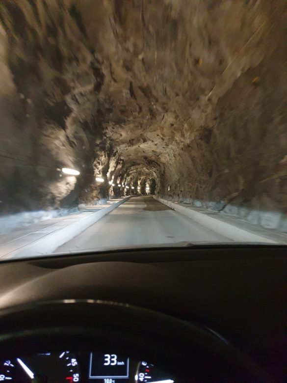 Cesta tunelem